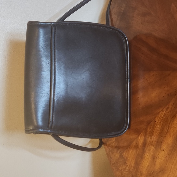 Vintage Coach. Crossbody excellent condition. - Picture 2 of 13